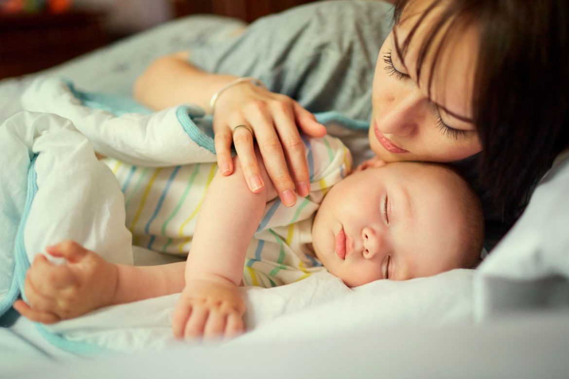 Baby 11 Monate Schlaf: Schlafzeiten, Wachzeiten und Tipps