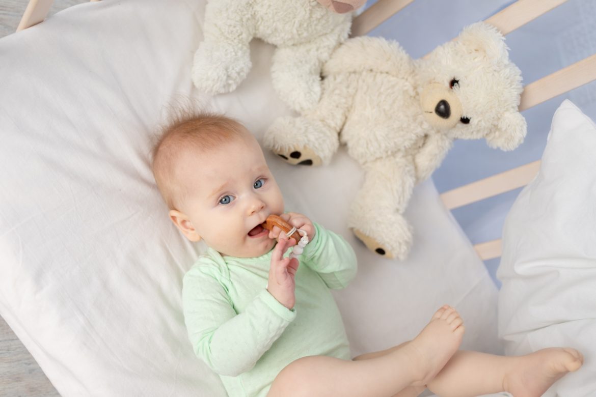 Baby Schlaf 6 Monate: Schlafbedarf, Wachphasen und Tipps