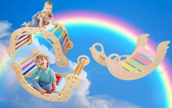 Ein Baby und ein Kleinkind spielen auf einer Regenbogenwippe.