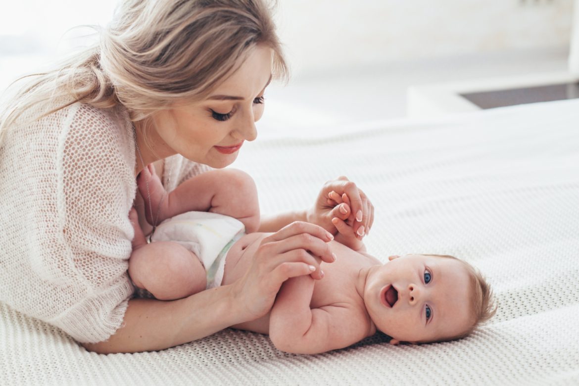 Baby 2 Monate Schlaf – Schlafenszeiten, Wachphasen und Tipps